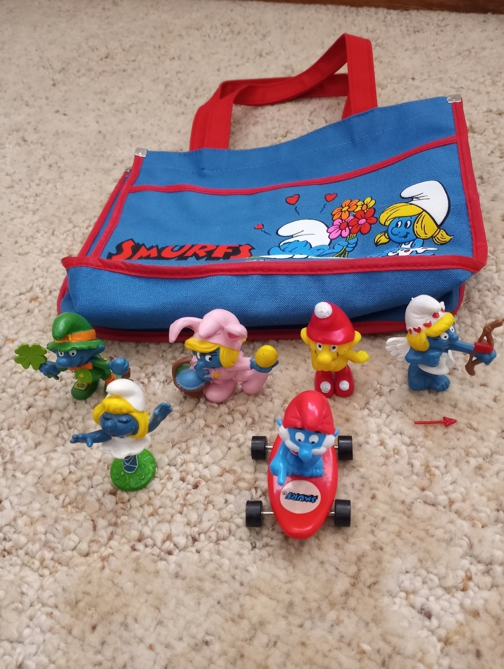 Smurfs Figurines and Carrying Case
